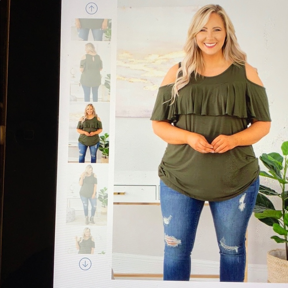 B.E. Stage COLD SHOULDER TOP